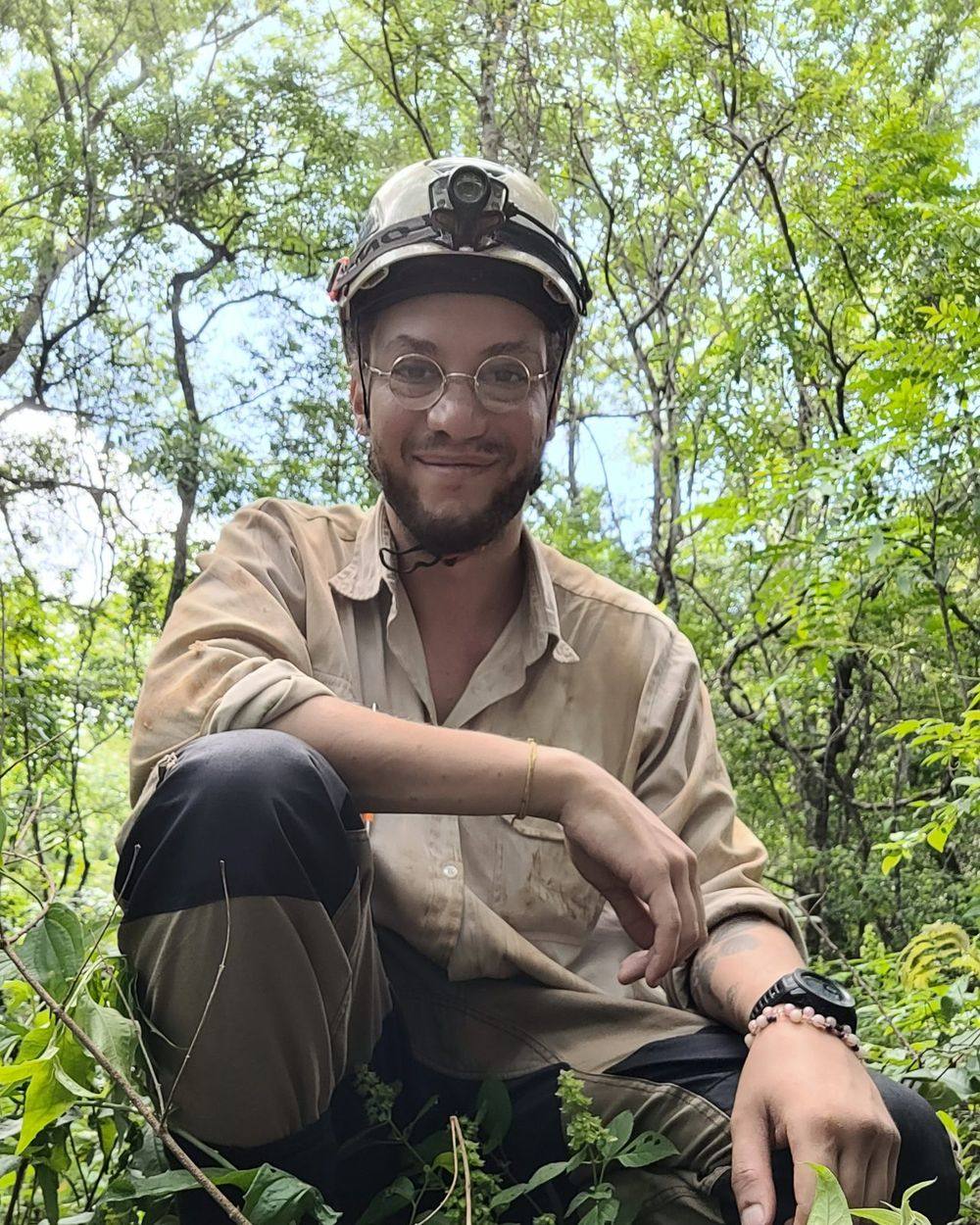 Tomás Corrêa, geólogo consultor, em trabalho de campo